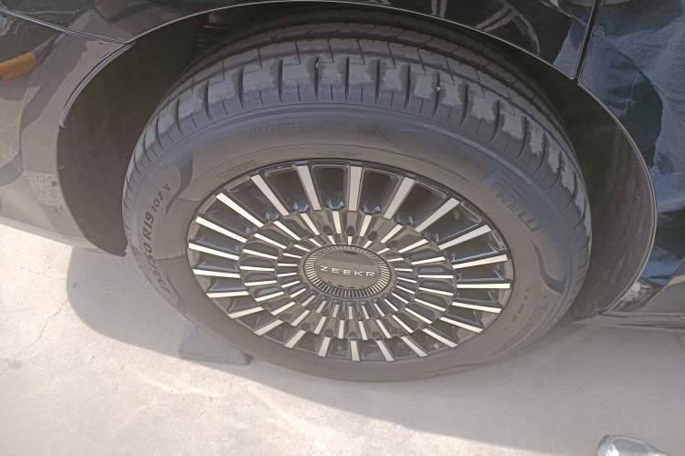 Used Zeekr 009 2024 7-Seater Aisle Version 108 kWh
