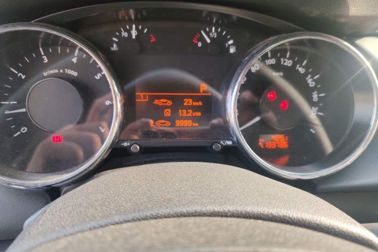 Used Peugeot 3008 2013 1.6THP Roland Garros Edition Instrument Cluster