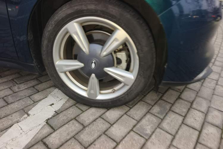 Used ORA Good Cat 2022 Morandi Edition 400km Standard Range Luxury Version Lithium Iron Phosphate Right Front Wheel Hub