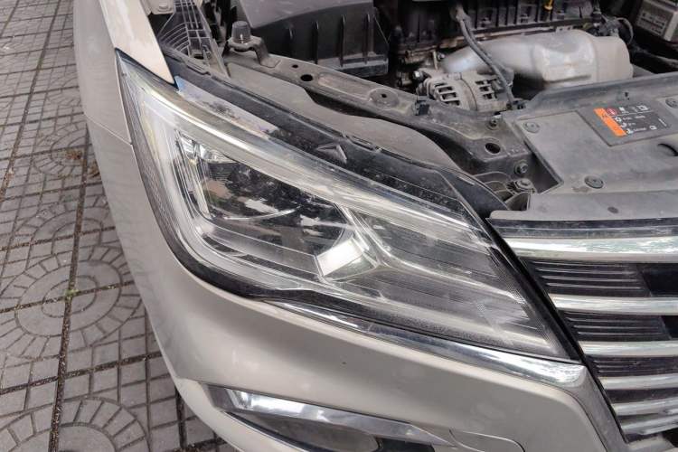 Used Roewe i5 2019 1.5L Automatic 4G Connected Langhao Edition Right Front Headlight