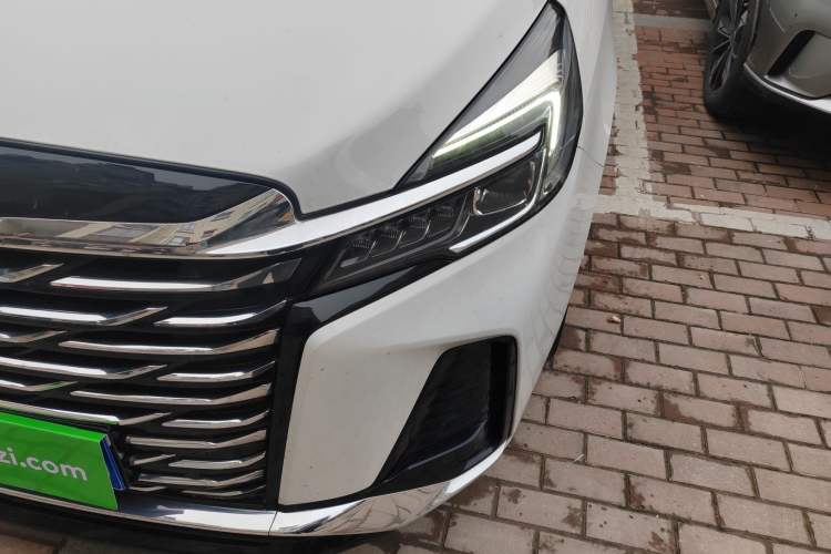 Used Buick GL8 2023 Land Executive Class Deluxe Model