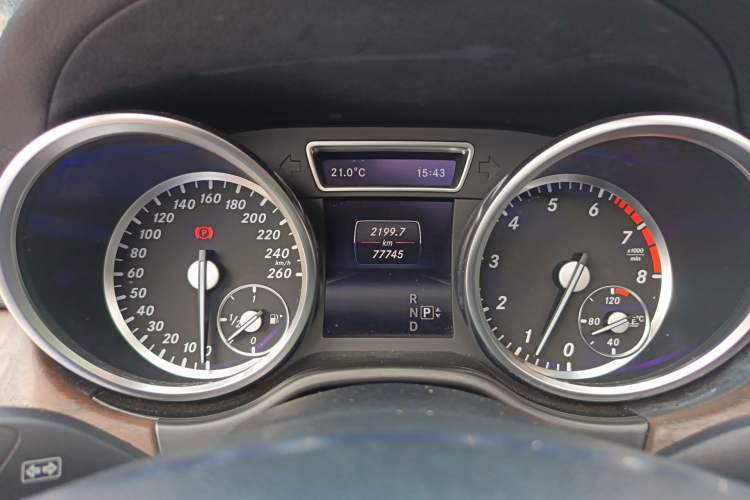 Used Mercedes-Benz GL-Class 2013 GL 500 4MATIC Odometer Close Up