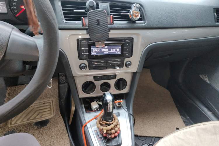 Used Volkswagen Lavida 2013 Revised Classic 1.6L Automatic Fashion Edition Audio And AC Panel