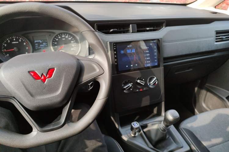 Used Wuling Hongguang PLUS 2020 1.5L Manual Standard Edition 7-Seater
