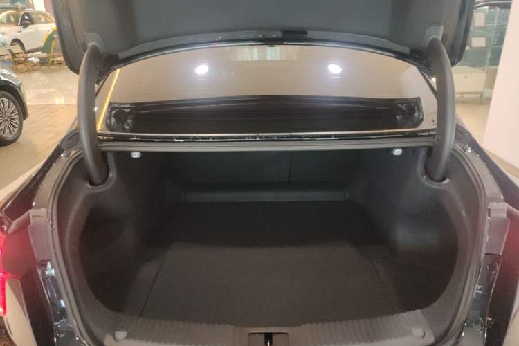 Used Hongqi H5 2024 2.0T Automatic Smart Connect Flagship Edition