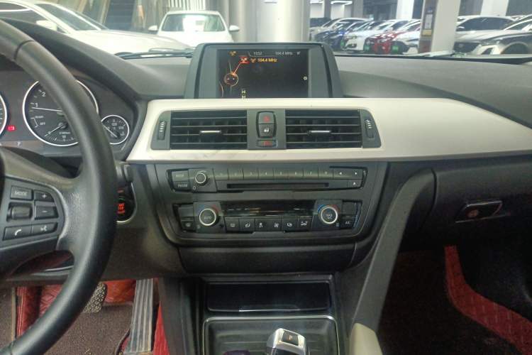 Used BMW 3 Series 2015 320Li Luxury Edition Fashion Model
