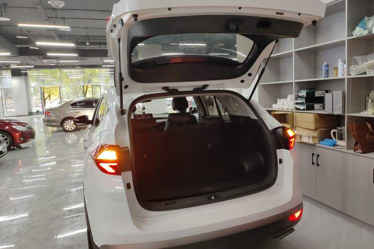 Used Hyundai Tucson 2020 280TGDi Two-Wheel-Drive GLS Fashion Edition China VI Standard Trunk