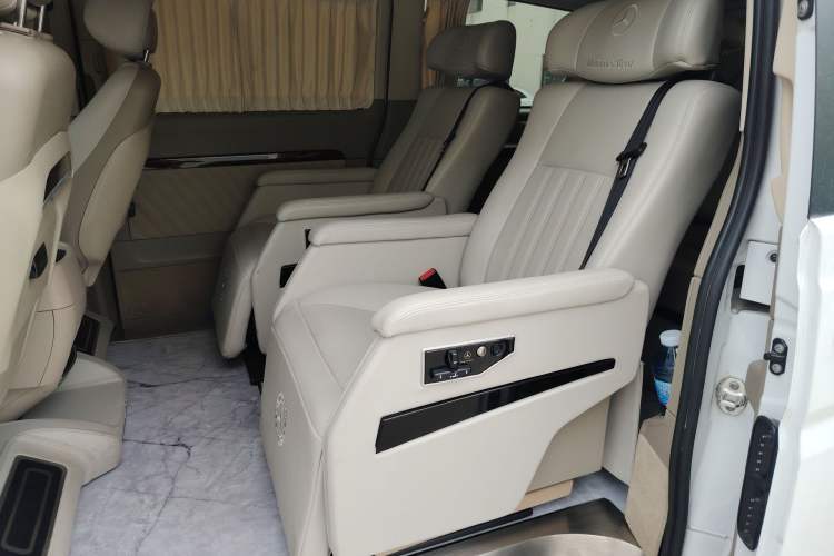 Used Mercedes-Benz Viano 2013 3.0L Comfort Edition
