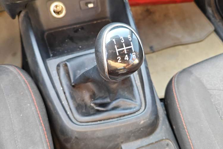 Used Dongfeng Fengon 380 2022 1.5L Comfort-Class Passenger Vehicle (Steel Spring) with 7 Seats
