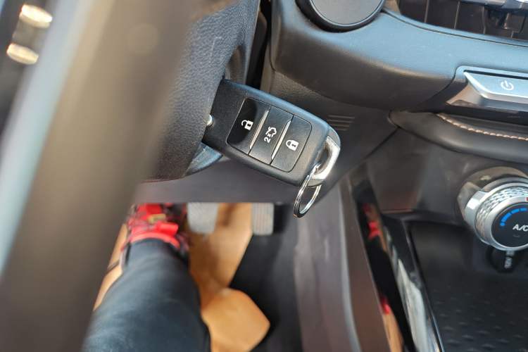 Used CHANGAN CS15 2019 1.5L Manual Entry-Level Version China VI Standard Interior 1