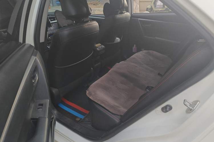 Used Toyota Corolla 2016 Dual-Engine 1.8L E-CVT Leading Edition Left Rear Seat