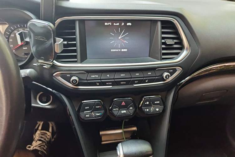 Used GAC Trumpchi GS4 2017 235T Automatic Two-Wheel Drive Luxury Smart Connectivity Version Audio And AC Panel