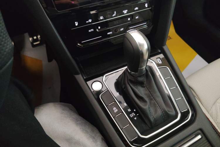 Used Volkswagen Magotan 2023 2 Million Units Commemorative Edition 330TSI DSG Luxury Version
