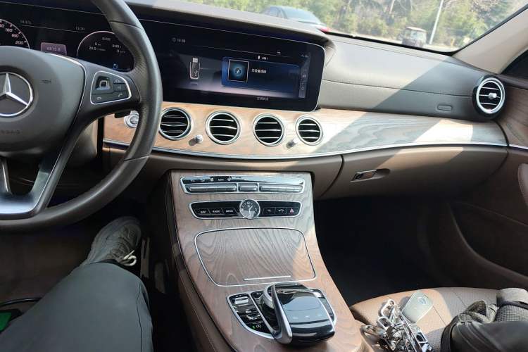 Used Mercedes-Benz E-Class 2018 Facelift E 200 L 4MATIC Audio And AC Panel