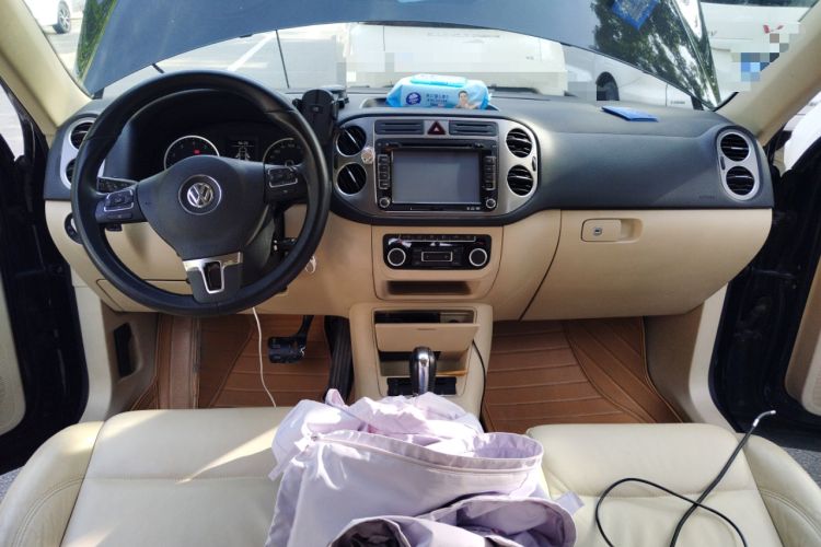 Used Volkswagen Tiguan 2012 1.8TSI Automatic All-Wheel Drive Fashion Edition Center Console