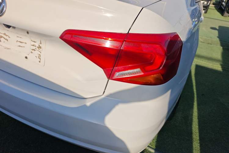 Used Volkswagen Jetta 2017 1.4L Manual Fashion Edition Exterior 3