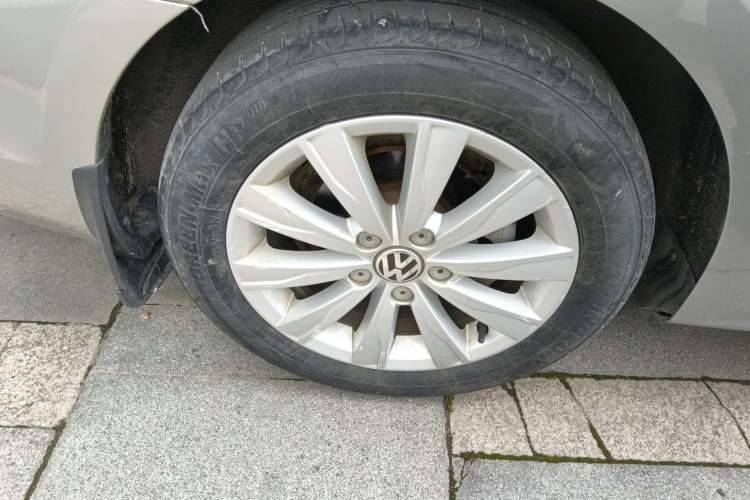 Used Volkswagen Sagitar 2014 Revised Version 1.6L Automatic Comfort Edition Right Rear Wheel Hub