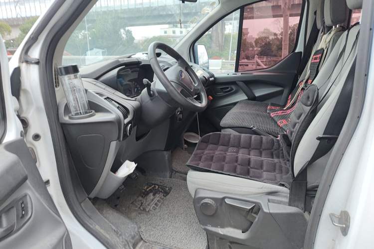 Used Ford Transit 2017 2.0T Diesel Multi-Purpose Commercial Vehicle Short Wheelbase Low Roof China V Standard