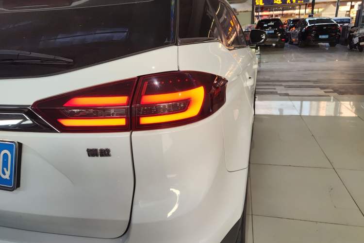 Used Geely Auto Emgrand X7 Sport 2018 1.8TD Automatic Two-Wheel Drive Smart Connect 4G Internet Edition