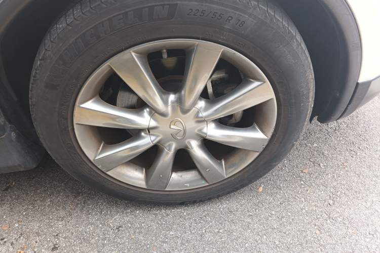 Used Infiniti QX50 2013 2.5L Two-Wheel-Drive Elegant Edition