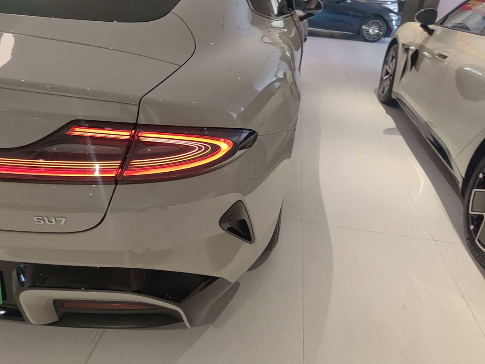 Xiaomi Auto SU7 2024 Rear-Drive Standard Founder Edition — снимка 9