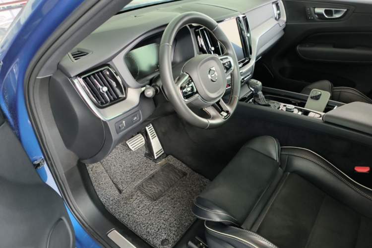 Used Volvo XC60 2019 T5 4x4 Smart & Dynamic Sport Edition China VI Standard