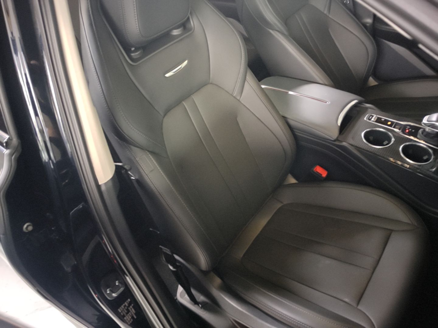 Hongqi HS3 2023 1.5T Two-Wheel Drive Shanwei Edition — снимка 19