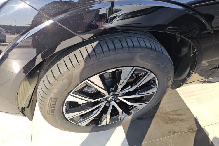 Used Volvo XC60 2025 B5 Four-Wheel Drive Smart & Advanced Luxury Edition
