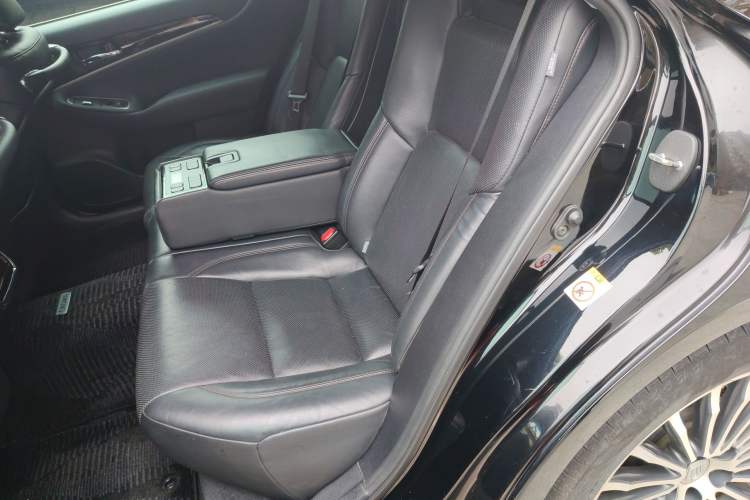 Used Toyota Crown 2015 2.0T Luxury Edition Left Rear Seat
