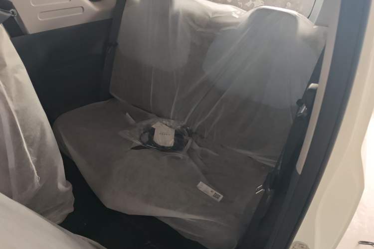 Used Geely Galaxy Panda 2024 Panda Mini 200km Endurance Bear Left Rear Seat