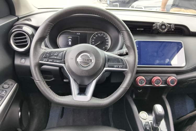 Used Nissan Kicks 2021 1.5L XV CVT Smart Connect Luxury Edition Steering Wheel