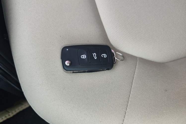 Used Volkswagen Jetta 2015 1.6L Manual Fashion Edition