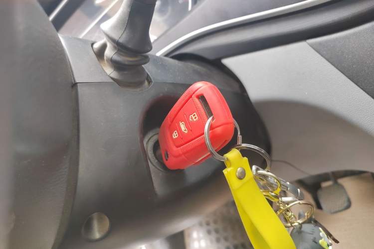 Used SAIC MAXUS Xintu V80 2023 2.0T Manual Classic Aoyuntong Long Wheelbase Mid-Height 6/7/8/9-Seater
