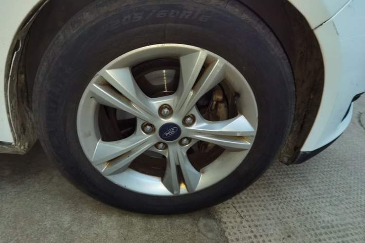 Used Ford Focus 2015 Sedan 1.6L Manual Comfort Model Right Front Wheel Hub