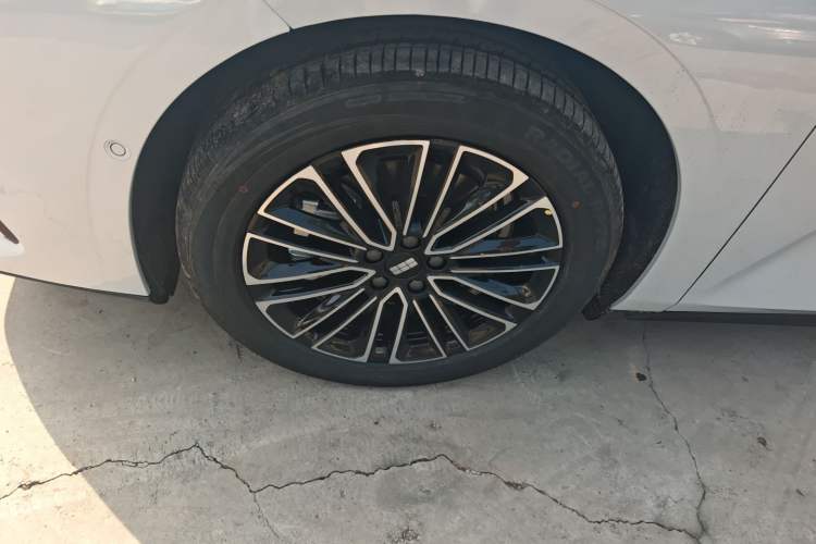 Used Geely Galaxy Galaxy 8 2025 130km EM-i Deluxe Edition
