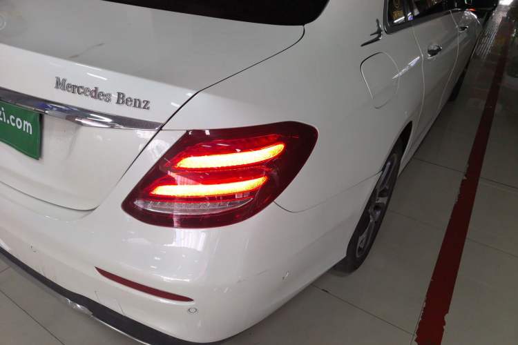 Used Mercedes-Benz E-Class 2019 E 300 L Sporty and Stylish Model Exterior 3