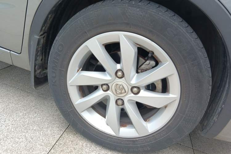 Used Baojun 310W 2017 1.5L Manual Fashion Edition China VI Right Front Wheel Hub