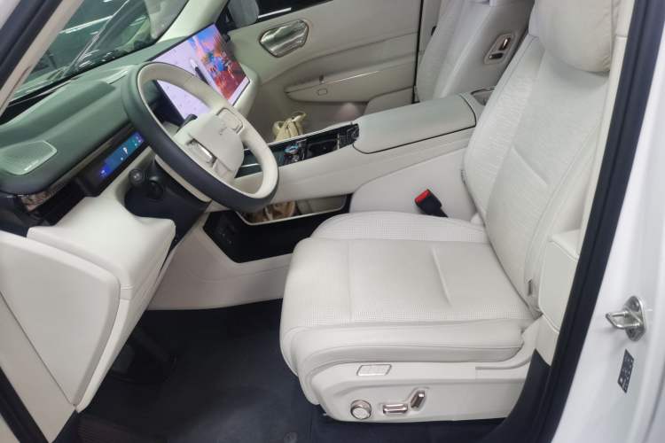 Used Lynk & Co 900 2025 2.0T Ultra Left Front Seat