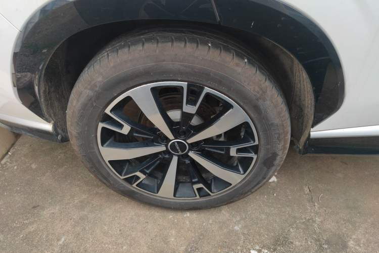 Used Roewe D5X DMH 2024 135 Tech Edition
