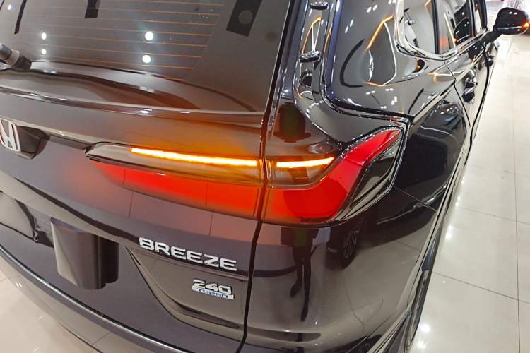 Used Honda Breeze 2025 240TURBO Two-Wheel-Drive Luxury Edition 5 Seats Right Rear Taillight