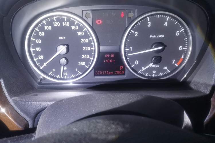 Used BMW 3 Series 2010 320i Luxury Model