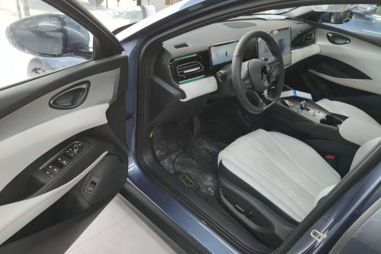 Used BYD Seal 06 New Energy 2024 DM-i 120KM Flagship Model
