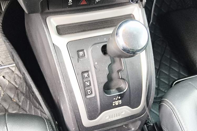 Used Jeep Compass 2014 Revised Version 2.4L Four-Wheel Drive Comfort Edition Gear Lever