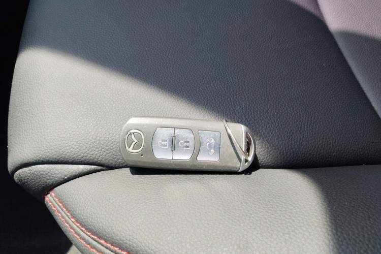 Used Mazda 3 Axela 2014 Sedan 1.5L Manual Comfort Model