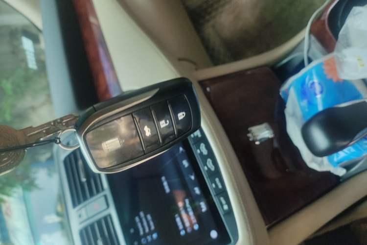 Used Toyota Crown 2012 2.5L Royal Vehicle Key