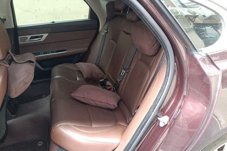 Used Jaguar XFL 2019 XFL 2.0T 250 PS Two-Wheel-Drive Luxury Edition Interior 4