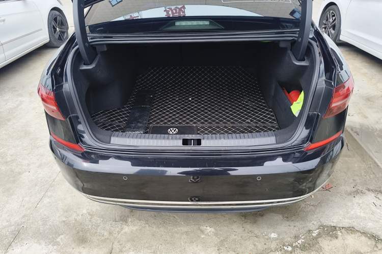 Used Volkswagen Passat 2020 330TSI Luxury Edition China VI
