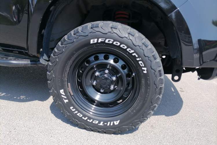 Used JMC Yusheng S350 2013 2.4T Automatic 2WD Diesel Luxury Edition 5 Seats Right Front Wheel Hub