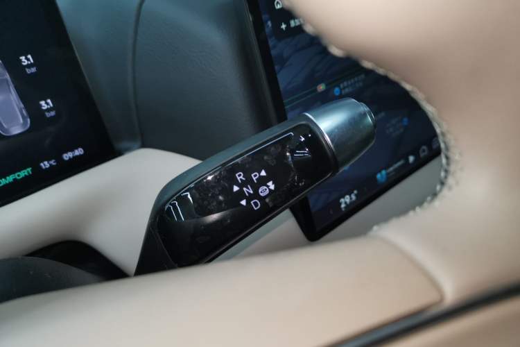 Used XPeng G9 2025 625 Long-Range Max Gear Lever