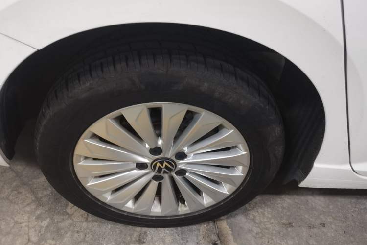 Used Volkswagen Lavida 2021 1.5L Automatic Comfort Edition Right Rear Wheel Hub